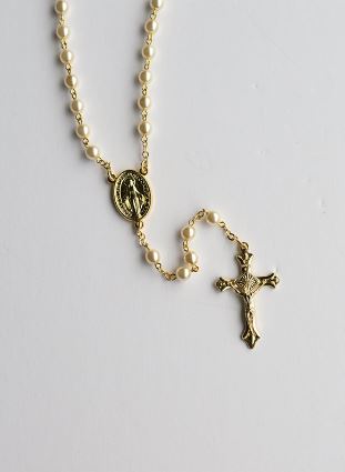 ROSARY FEATURING PEARL & GOLD-TONED CENTERPIECE AND CRUCIFIX